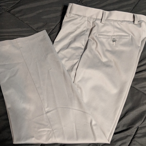 Dockers D3 Classic fit slacks like new 33x29 - Picture 1 of 3